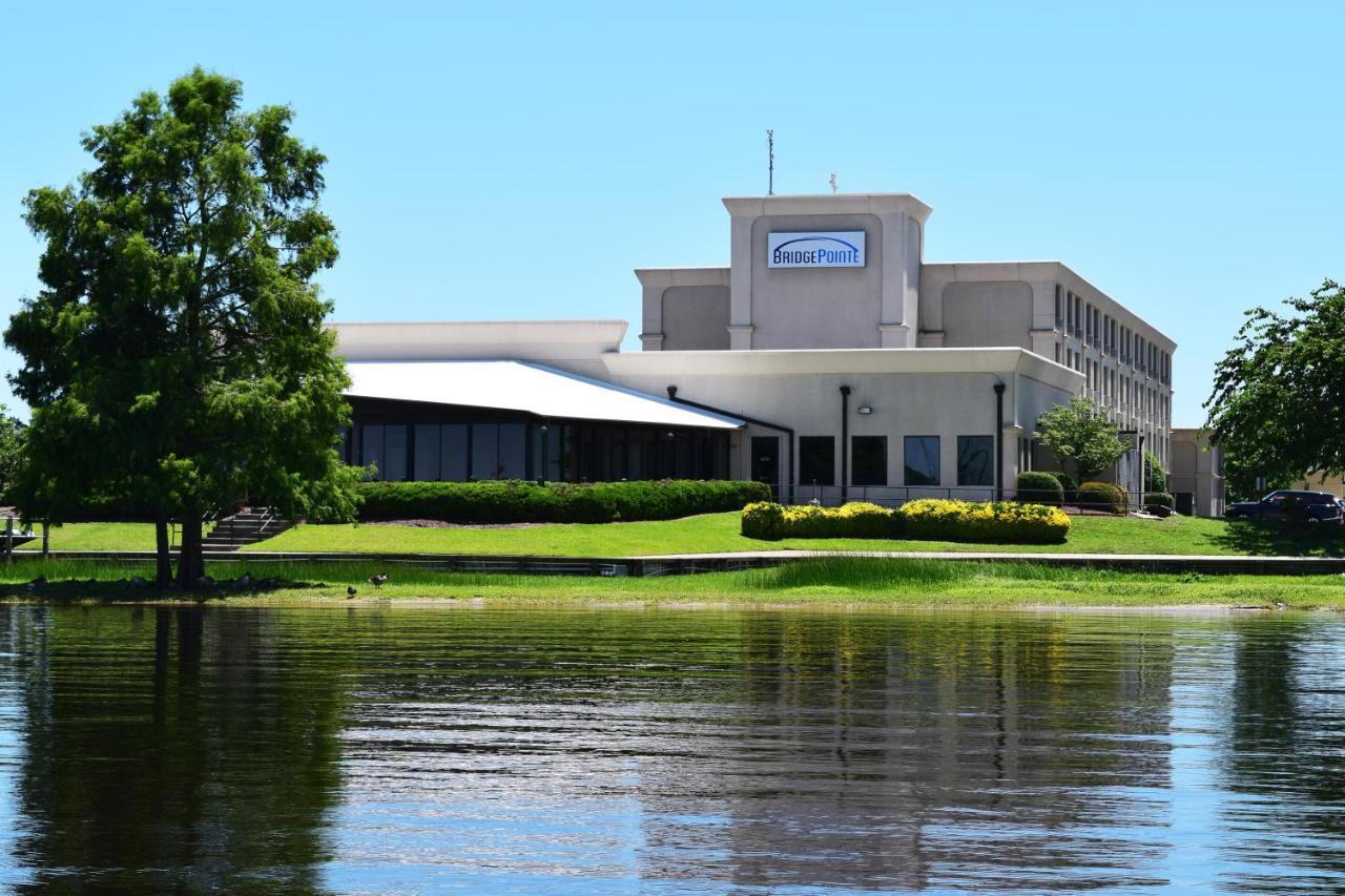 BridgePointe Hotel & Marina — photo 1