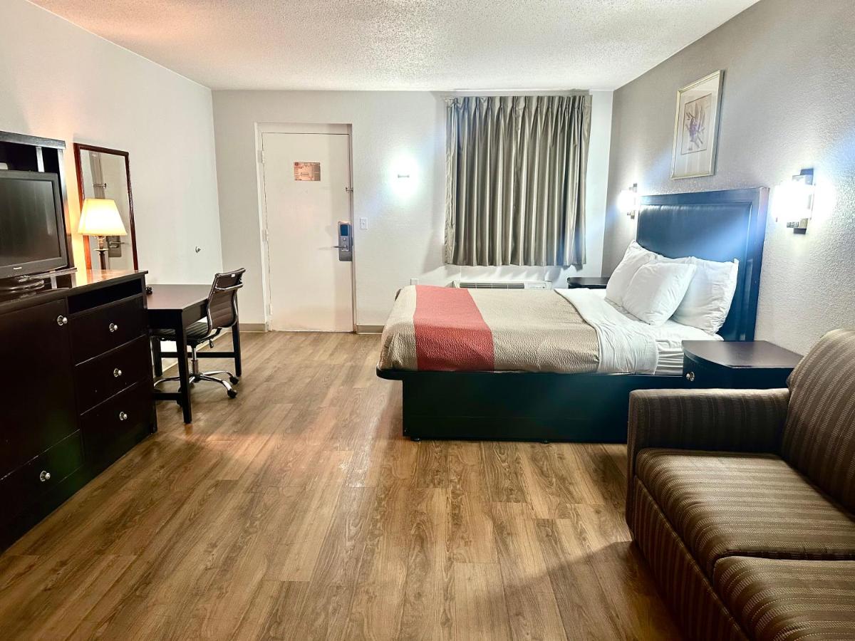 Norwalk Westport Motel — photo 12