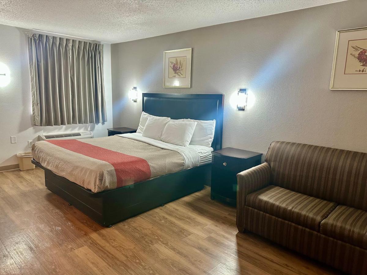 Norwalk Westport Motel — photo 14