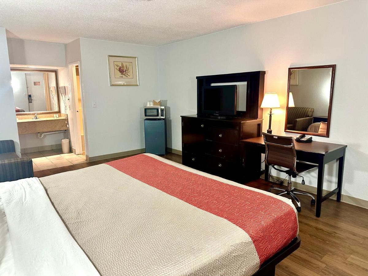 Norwalk Westport Motel — photo 15