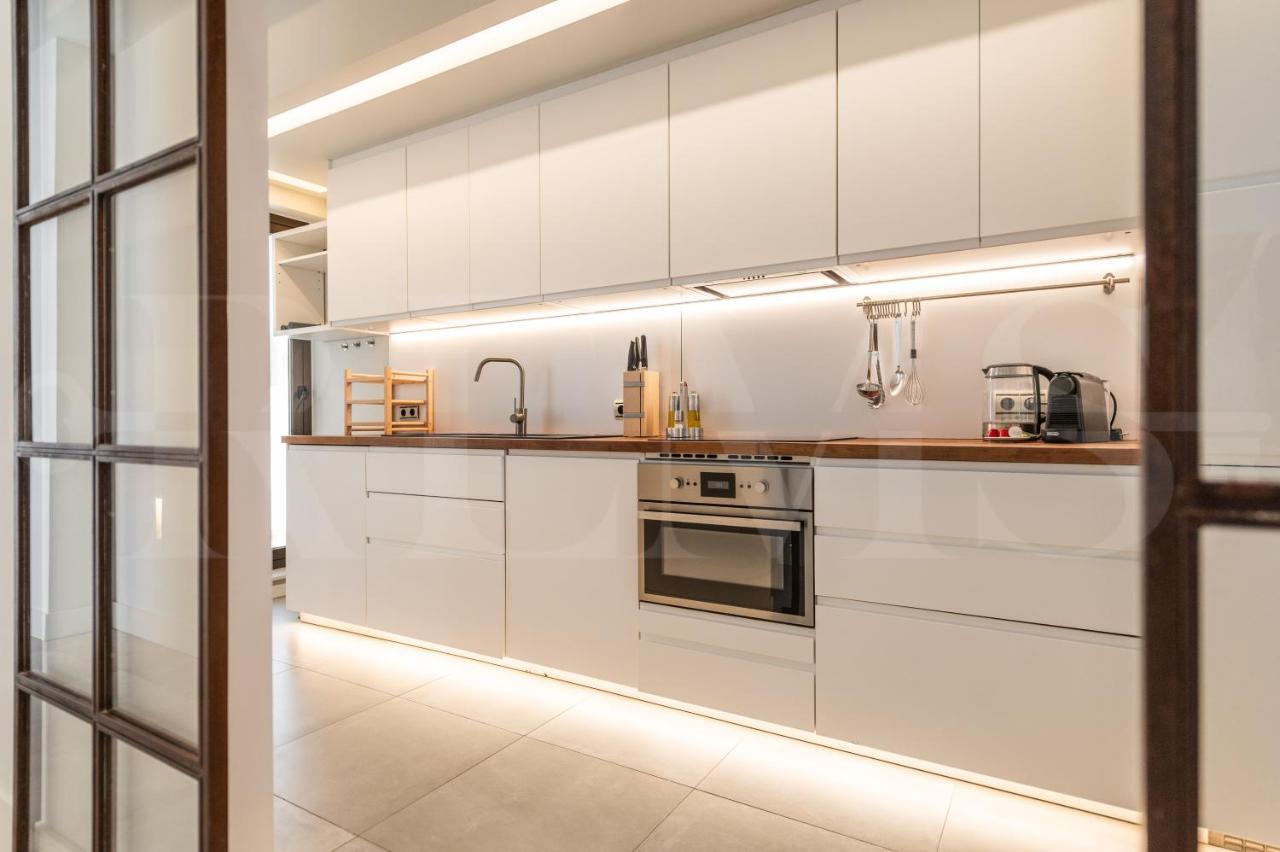 Central gem with stunning port & sea views by REMS - 4