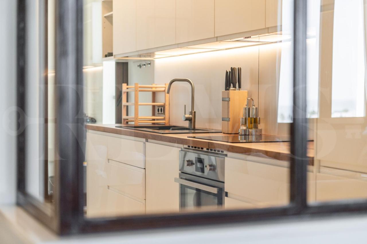 Central gem with stunning port & sea views by REMS - 3