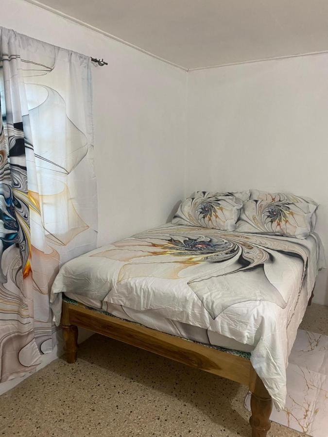 Entire 3 bedrooms in Saint Thomas Jamaica fully air-conditioning - 2