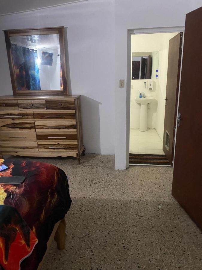 Entire 3 bedrooms in Saint Thomas Jamaica fully air-conditioning - 4