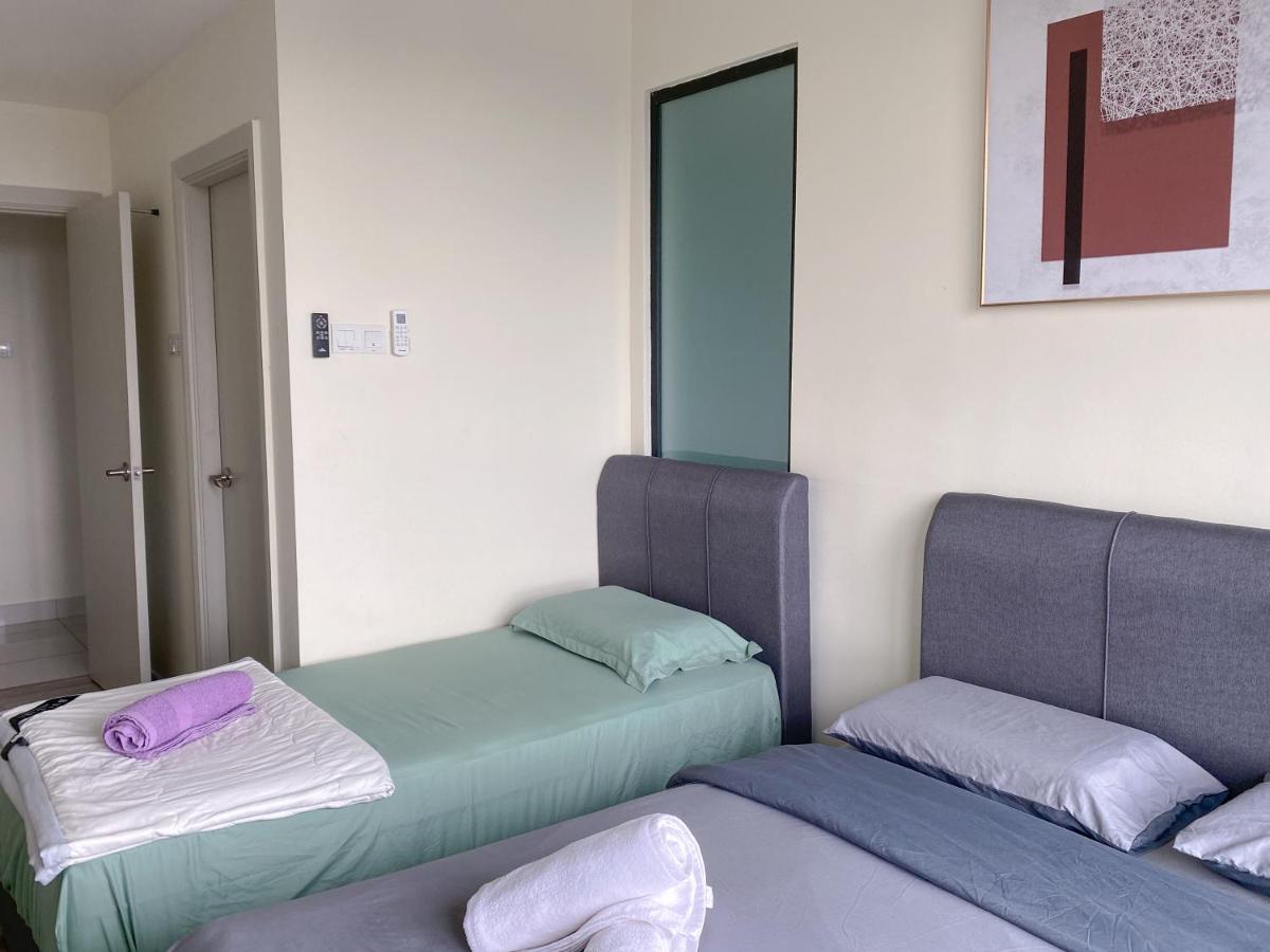 Mid Vally Southkey JB, 2BR, WIFI, 7 mins to CIQ , 5-6pax - 4