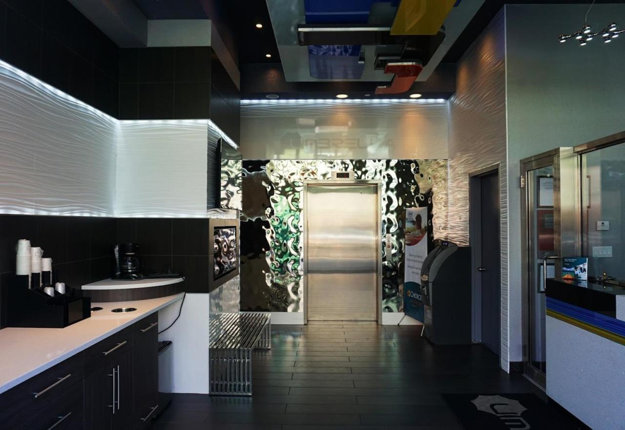 Umbrella Hotel Bronx - 3