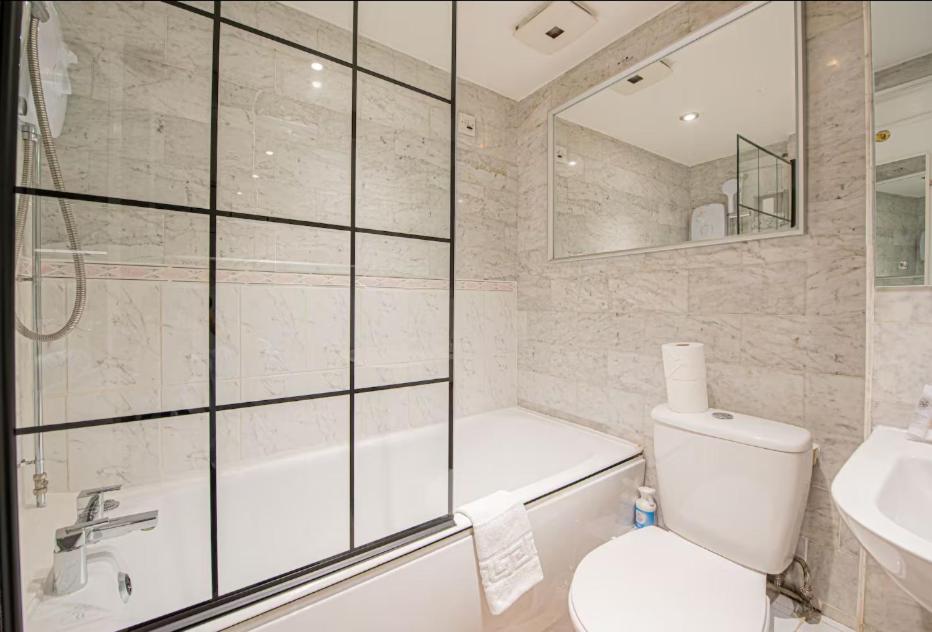 Bright Apt in Heart of Soho - 3