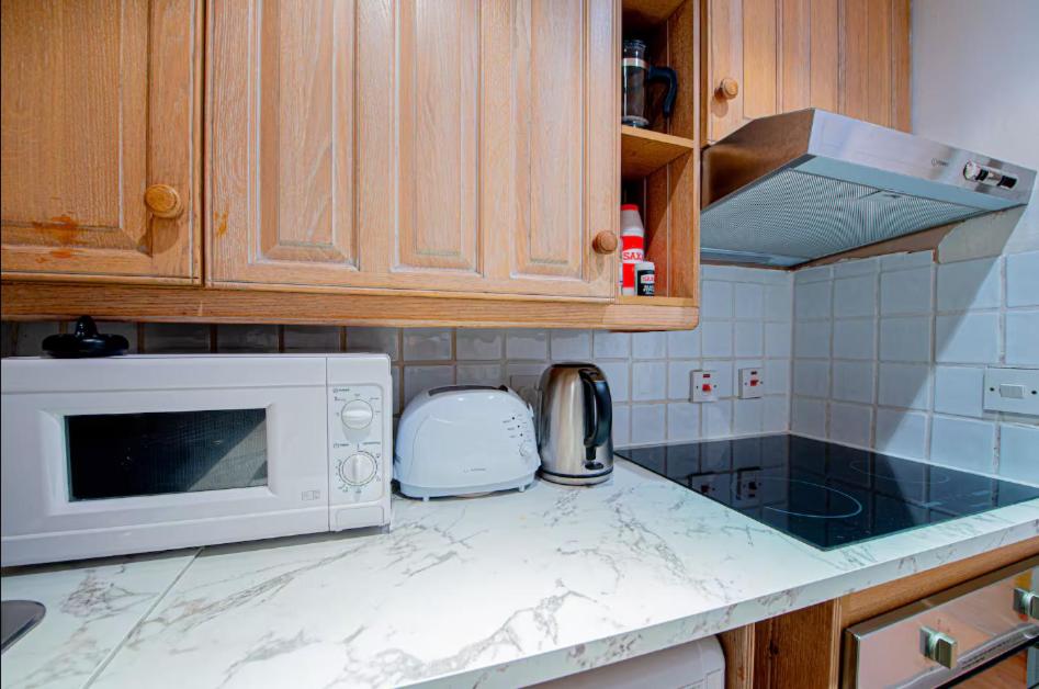 Bright Apt in Heart of Soho - 4