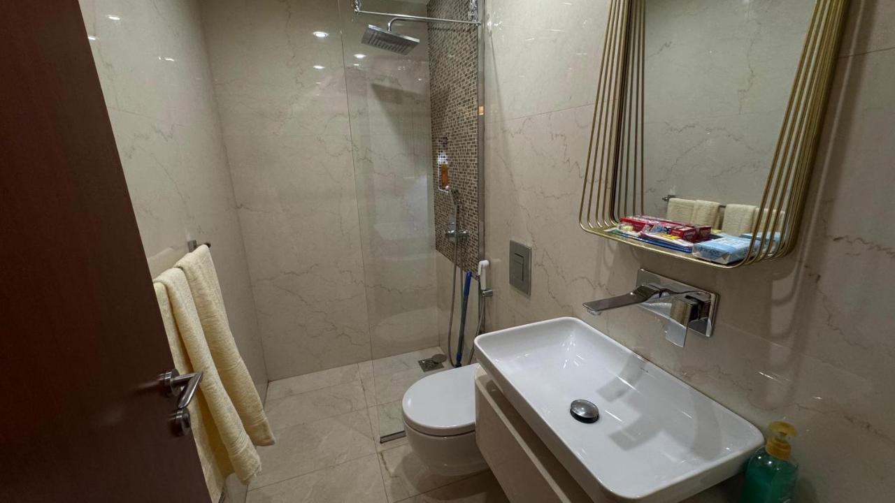 Marina View Luxury Retreat Modern Apartment JBR Dubai - 3