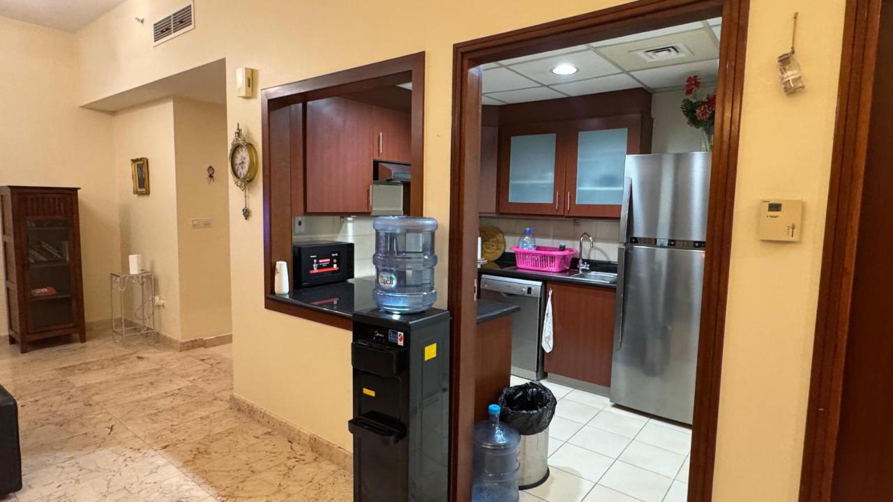 Marina View Luxury Retreat Modern Apartment JBR Dubai - 5