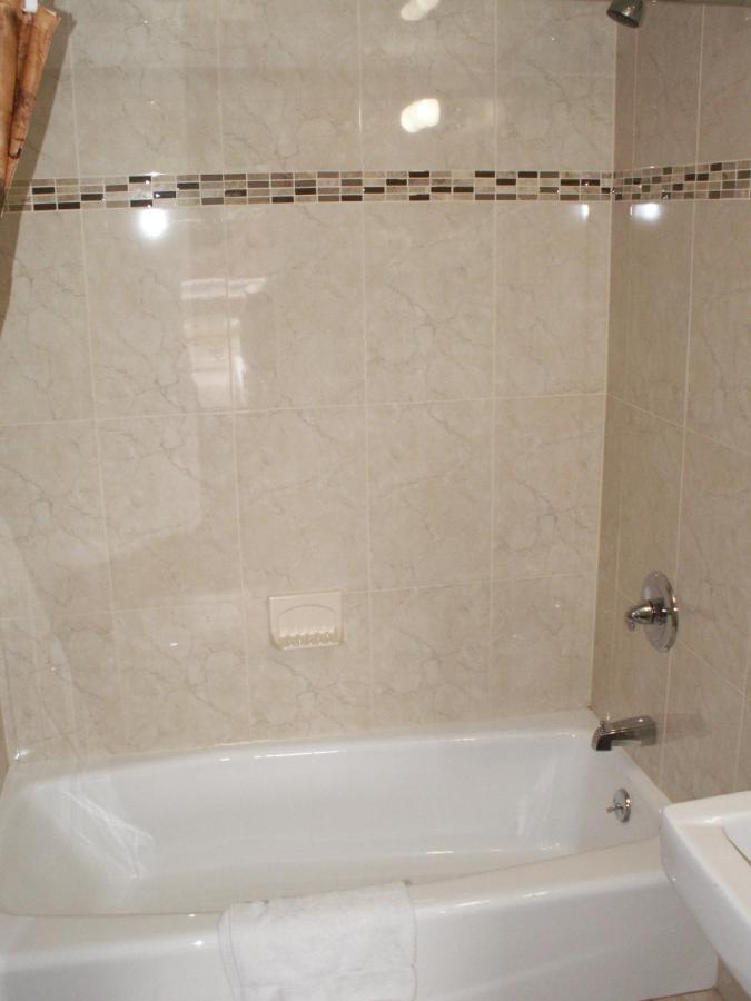 RELAX INN MOTEL — photo 8