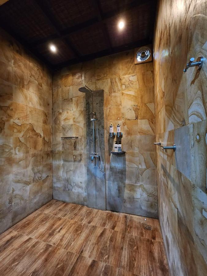 Villa 5 Bedroom private pool beach side Sanur - 3