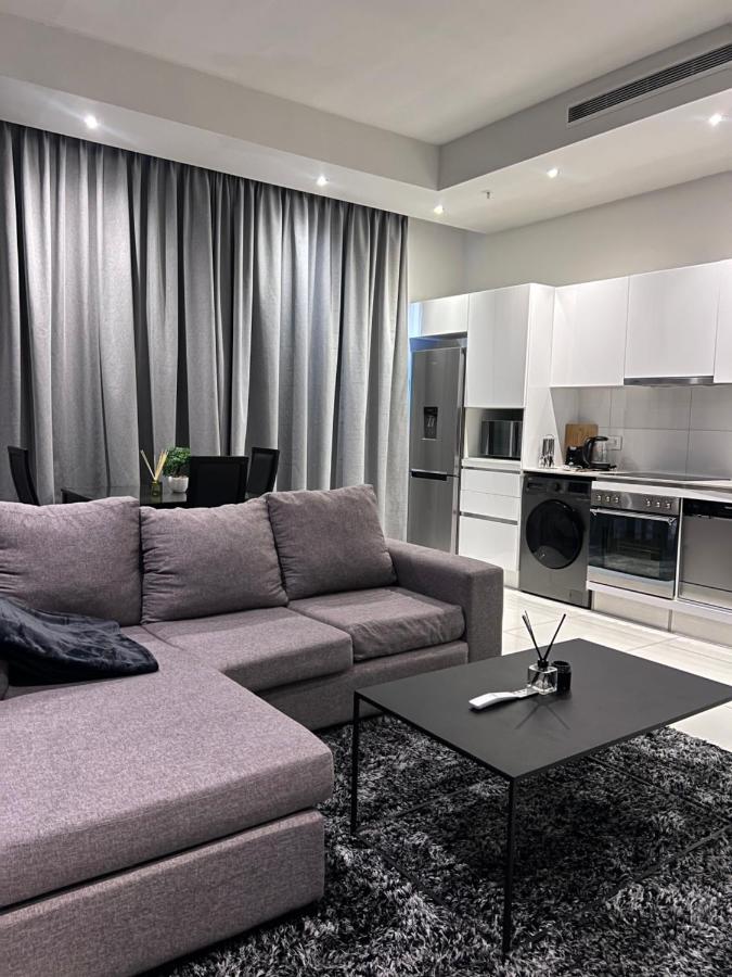 Stylish and Upscale 2 Bed Apt - 4