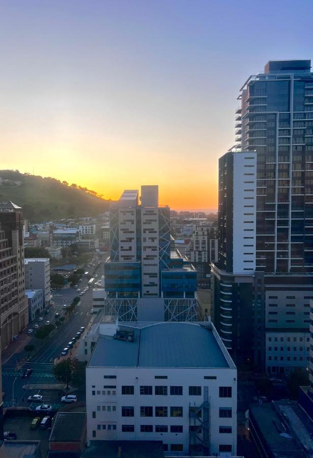 Stylish and Upscale 2 Bed Apt - 3