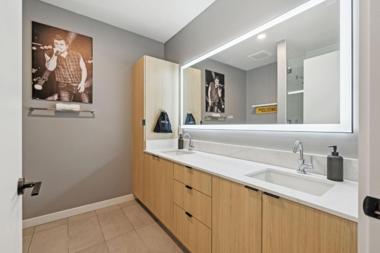 The Wallen Downtown Nashville Walk to Broadway, Parking, Heated Pool, Gym - 5