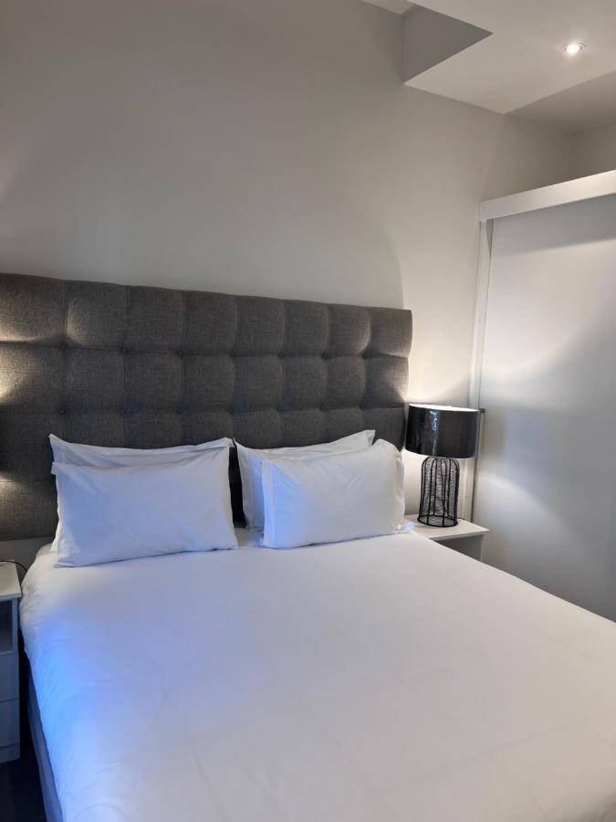 Stylish and Upscale 2 Bed Apt - 5