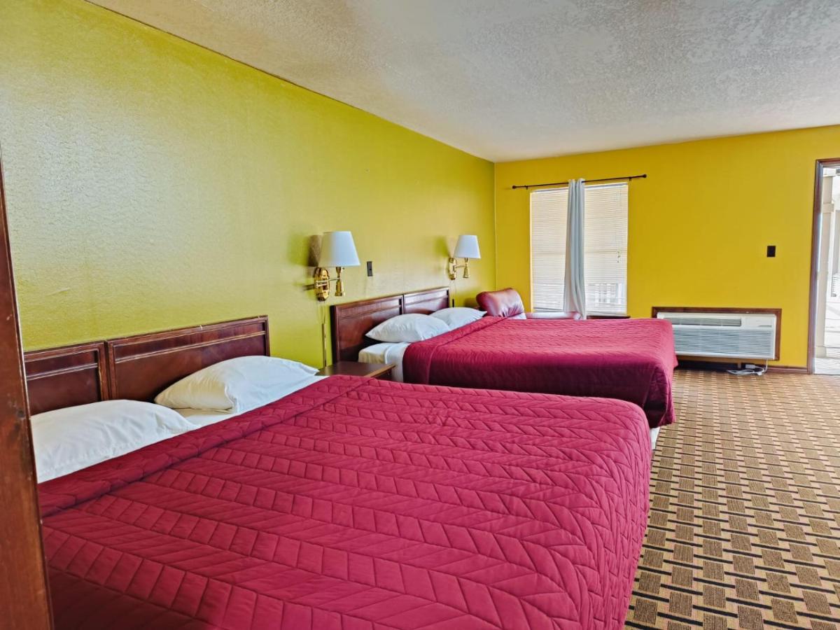 Victorian Inn Athens TX — photo 21