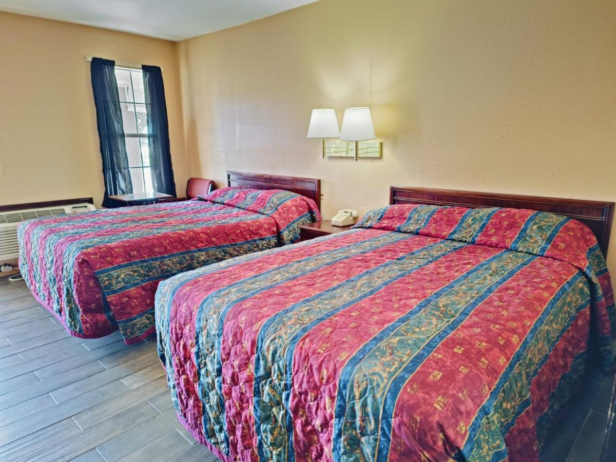 Victorian Inn Athens TX — photo 18