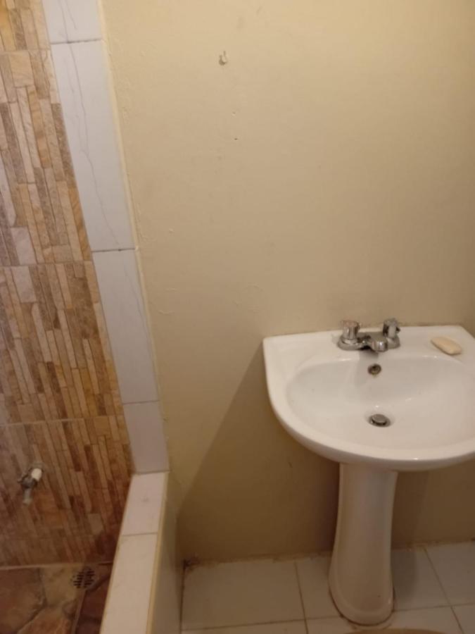 DOUG MANOR flat 2 - 4