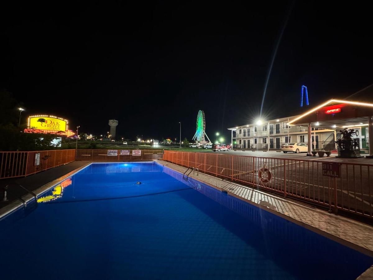 Image: Oak Grove Inn