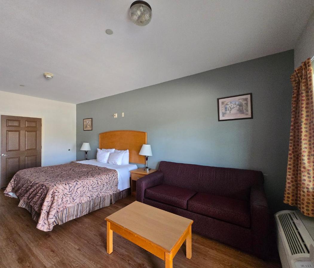 Whitesboro Inn & Suites — photo 2