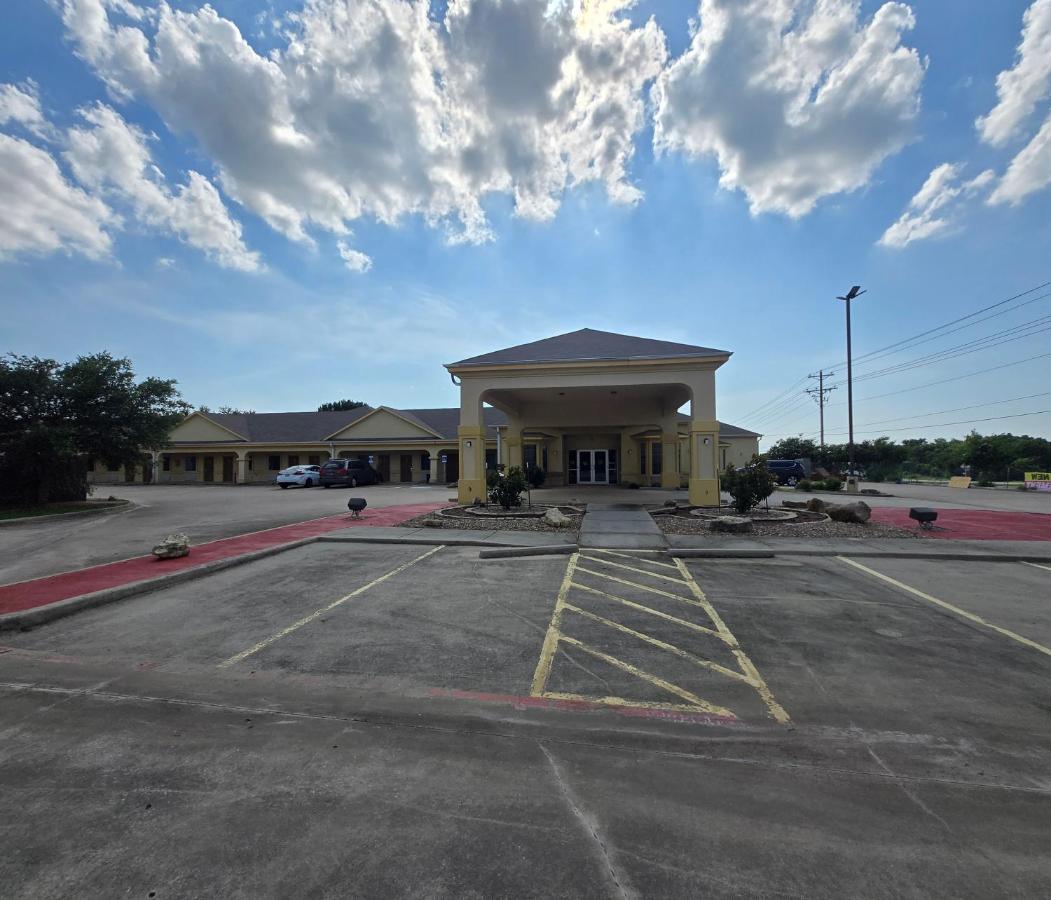 Whitesboro Inn & Suites — photo 5