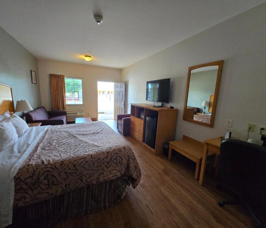 Whitesboro Inn & Suites — photo 13