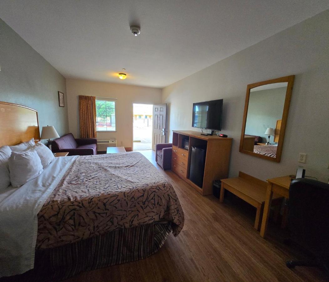 Whitesboro Inn & Suites — photo 12