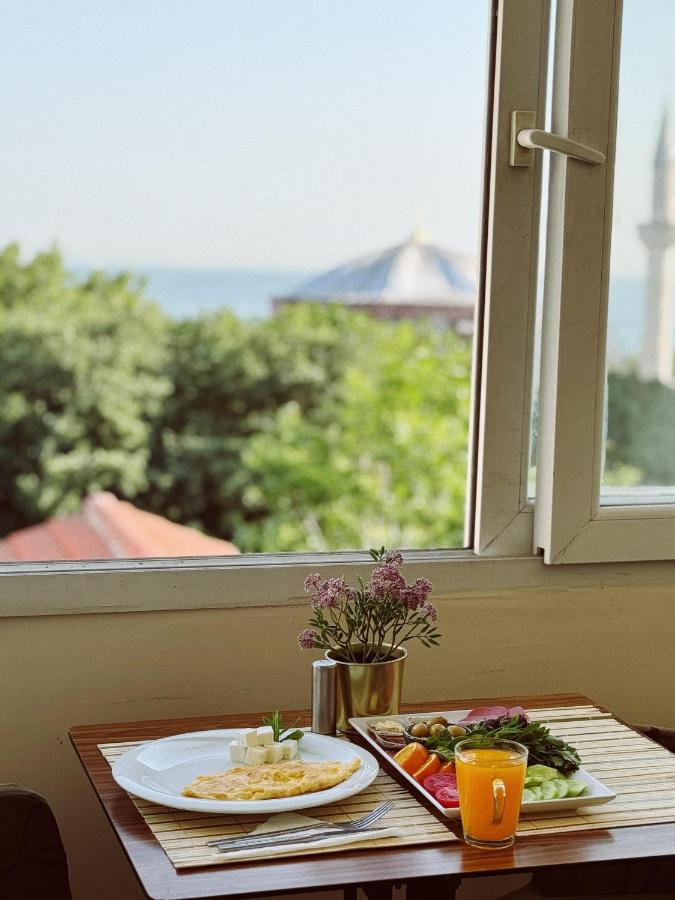BACHOS HOTEL SULTANAHMET enjoy breakfast and dinner on the terrace with sea view - 4
