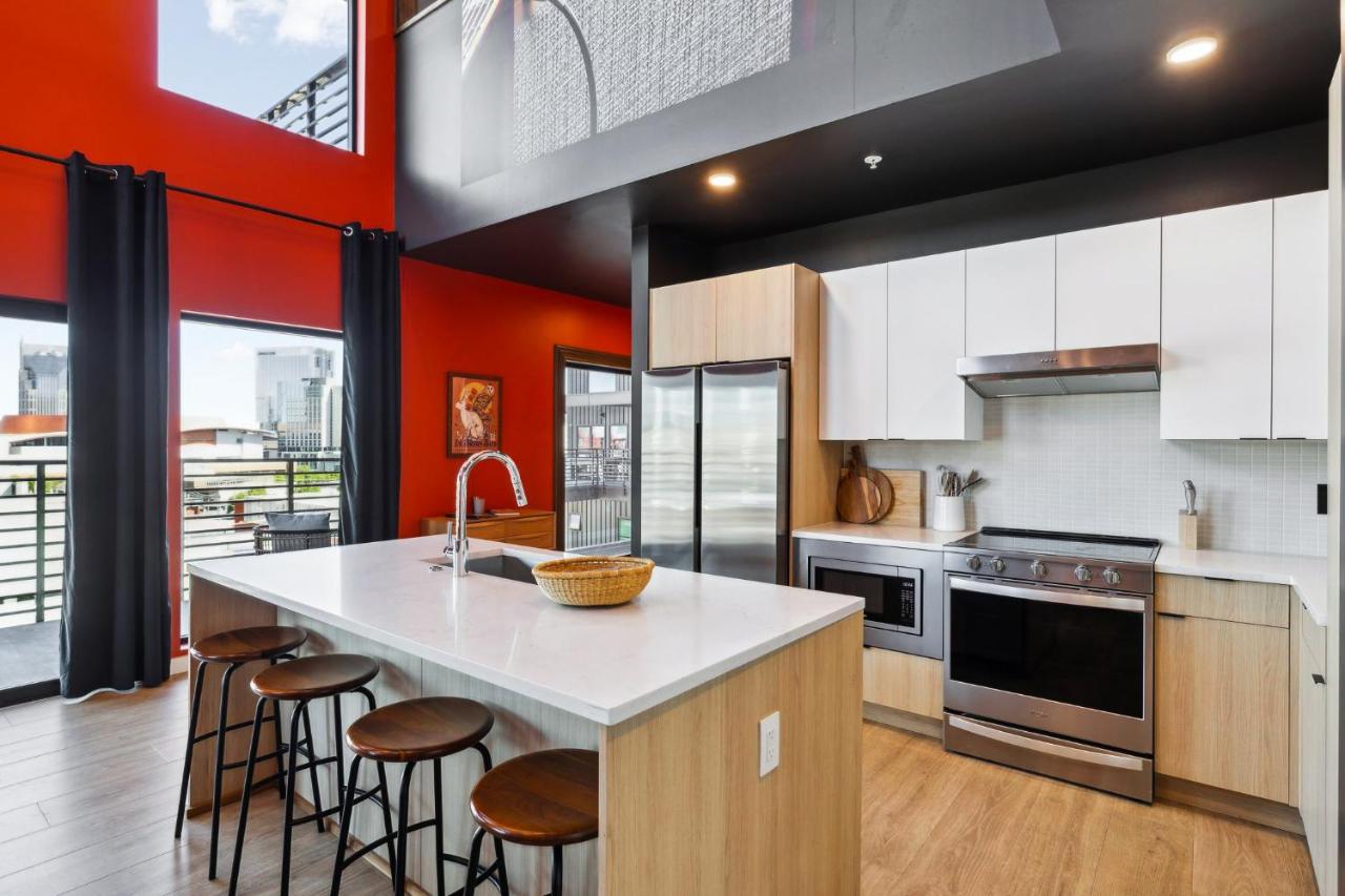 The Rhythm and Rooftop Penthouse Walk To Broadway with Pool and Amazing Views - 2