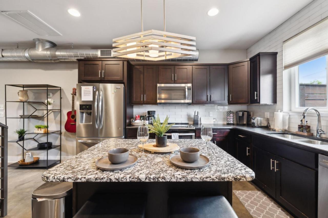 Spacious 3-Story Townhome w Rooftop & City Views - 5