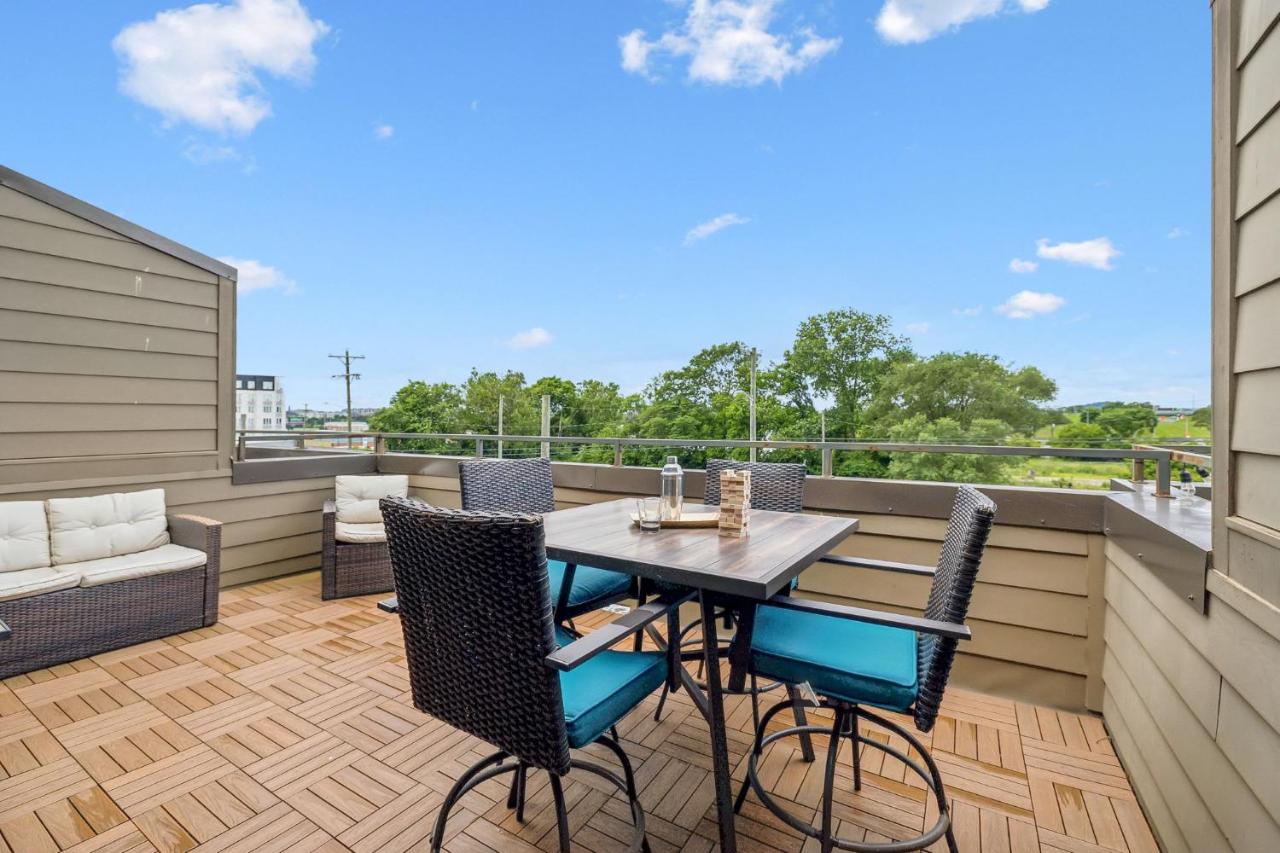 Spacious 3-Story Townhome w Rooftop & City Views - 3