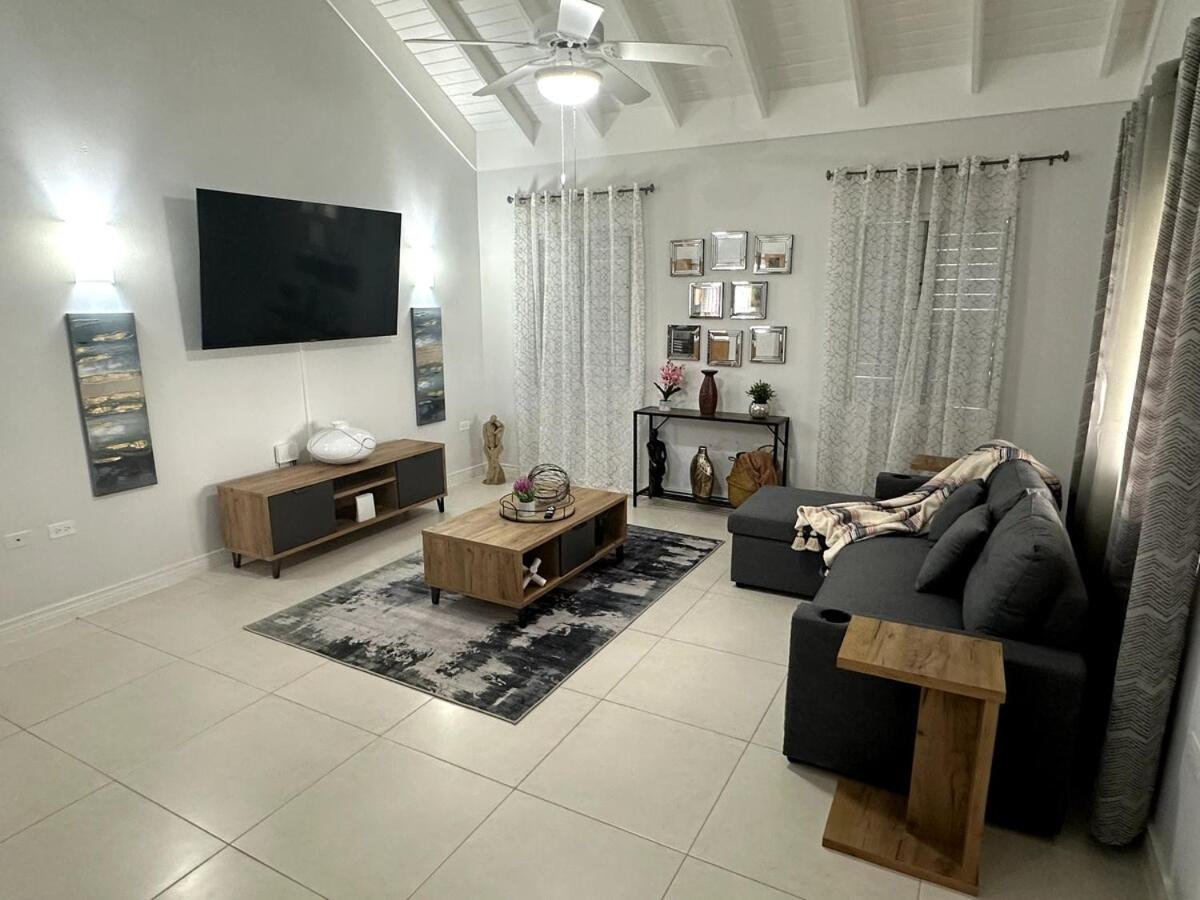 The Sunshine 3 Bedroom Villa with pool & gym - 4