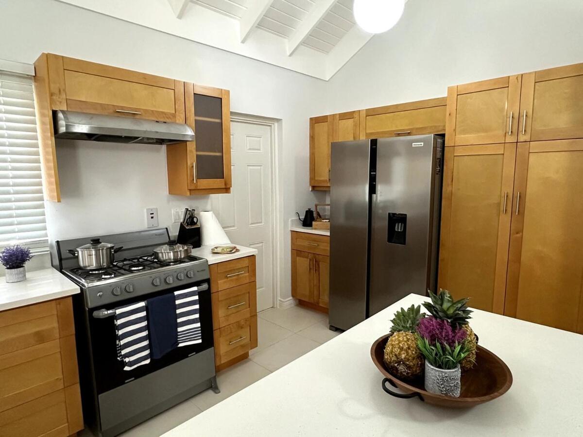 The Sunshine 3 Bedroom Villa with pool & gym - 3