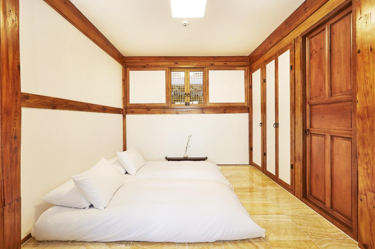 Bukchon Binkwan by Rakkojae - 2