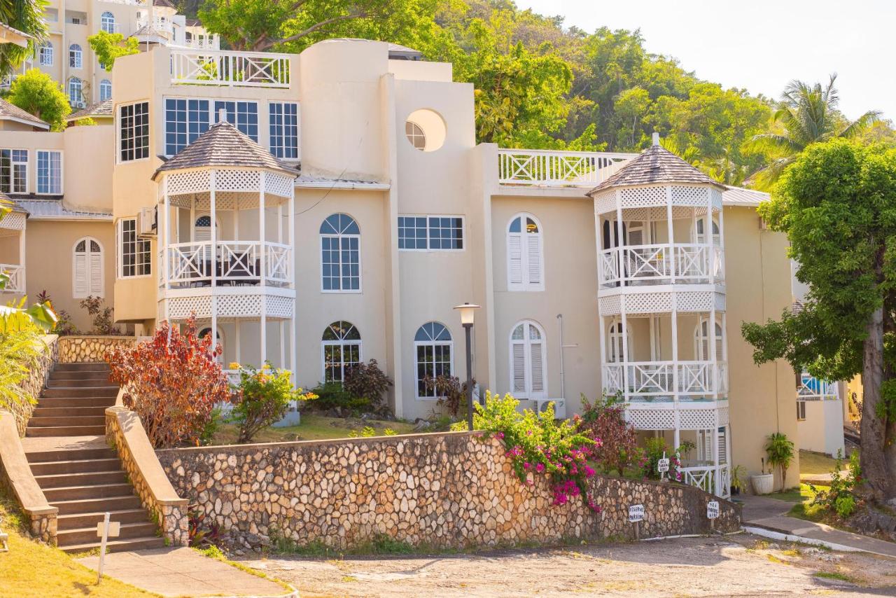 Czar's Citadel-2 Bedroom Apt 23E at Columbus Heights Ocho Rios - 4