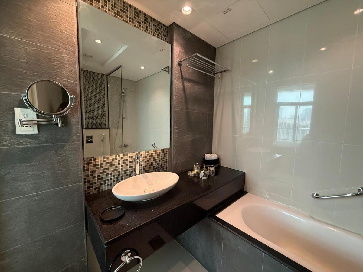 Full BurjKhalifa View - Luxury 2BR in 5Stars Hotel - 3