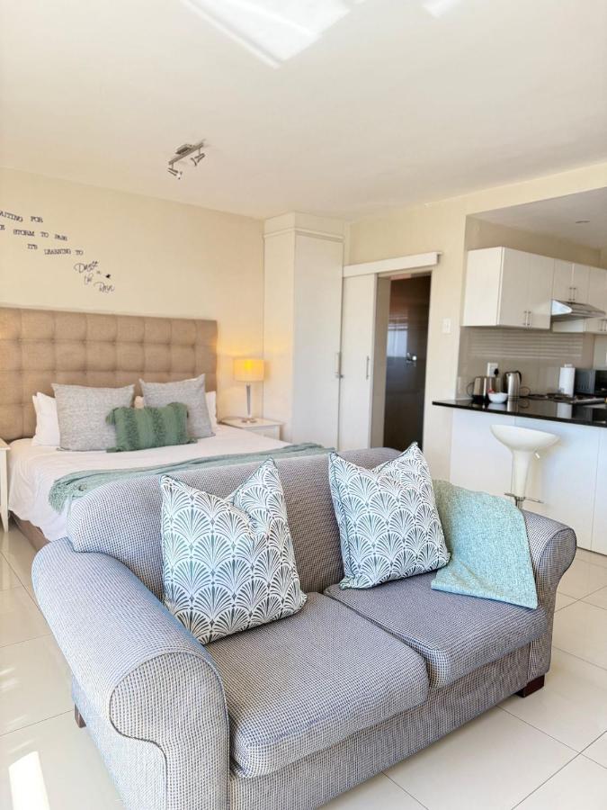 Charming Studio In THE Heart Of Green Point. - 4