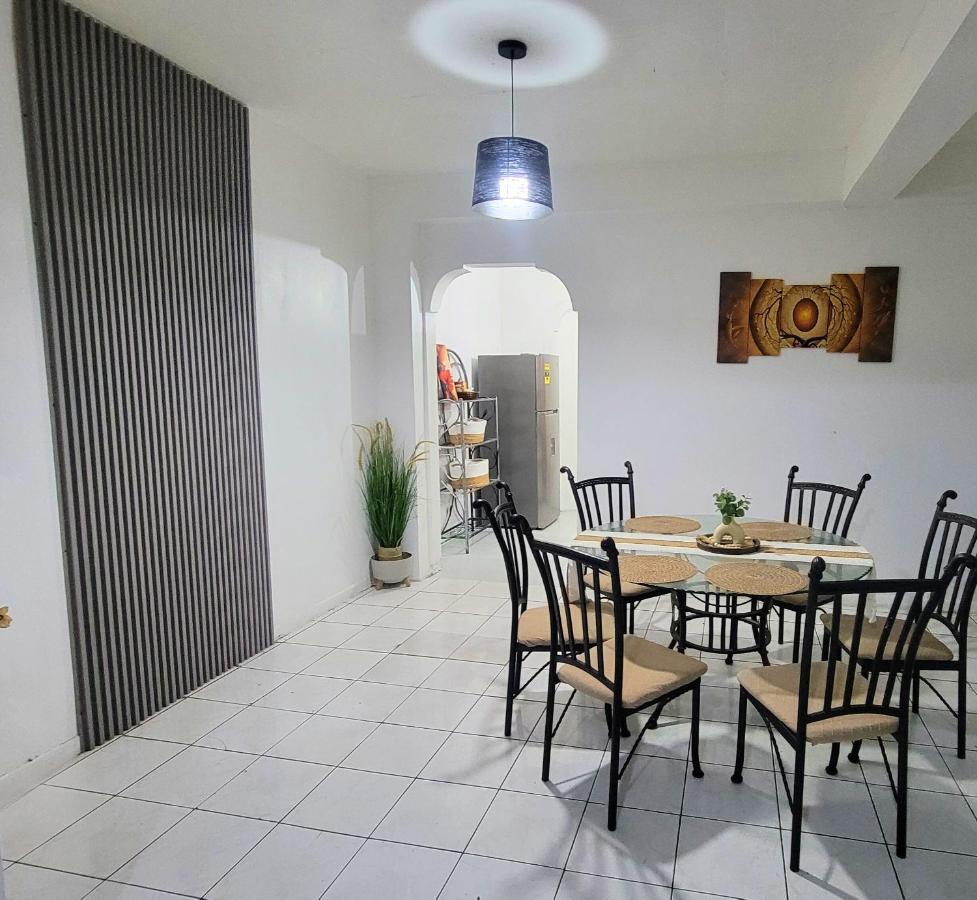 Vintage Solara Your Spacious, Central, Affordable Stay in Kingston - 4