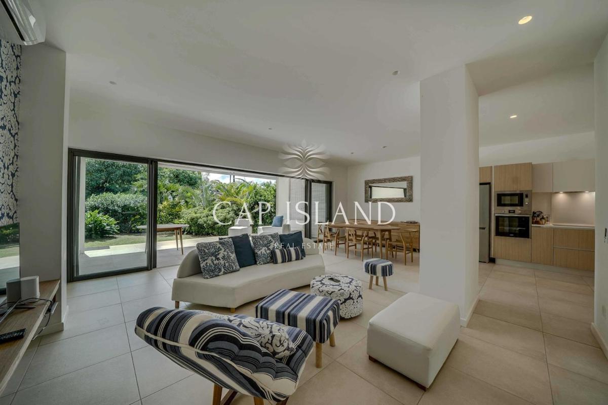 Garden level apartment, beach 8min walk