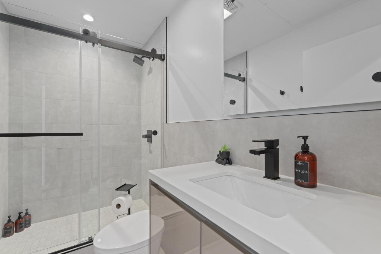 Serene Hollywood - 3