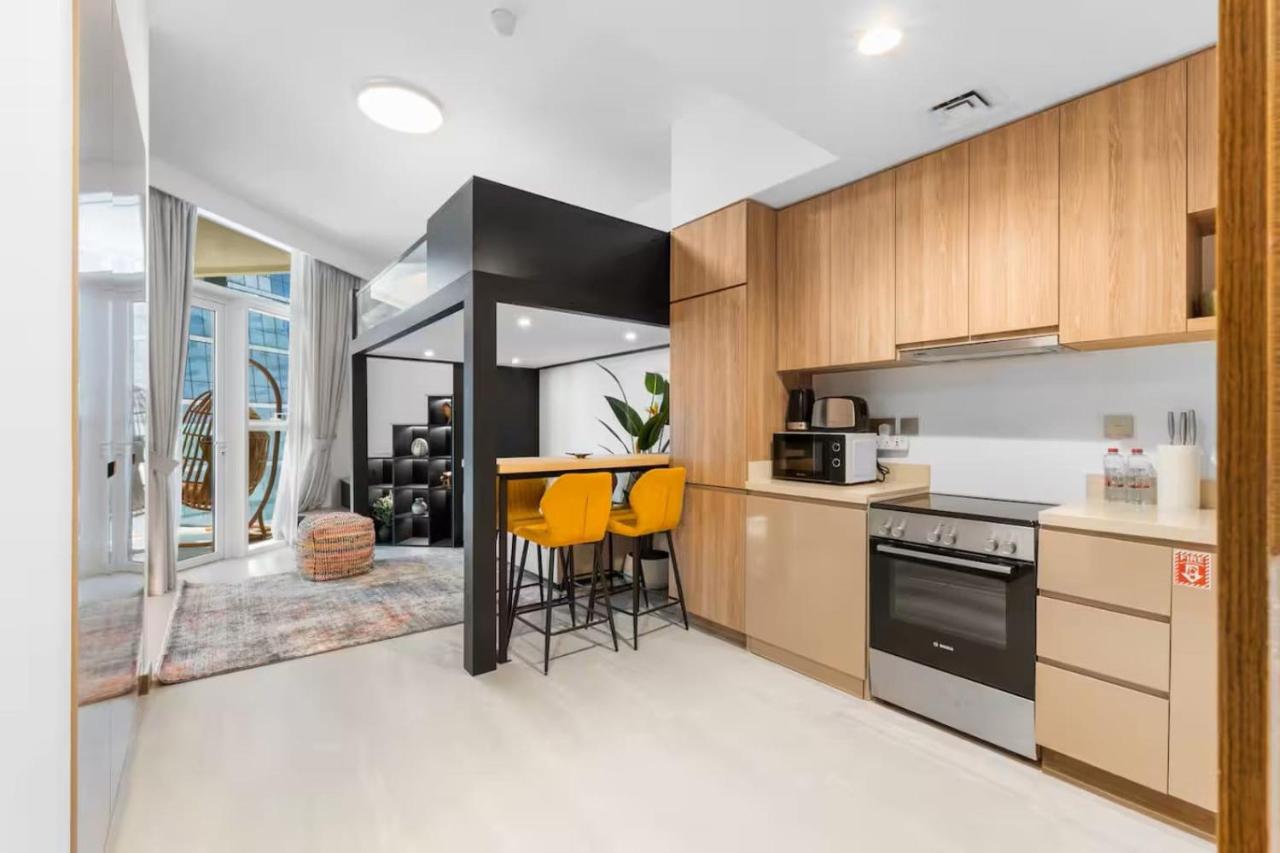 Luxe Studio Loft Type - Canal View - Fully Furnished