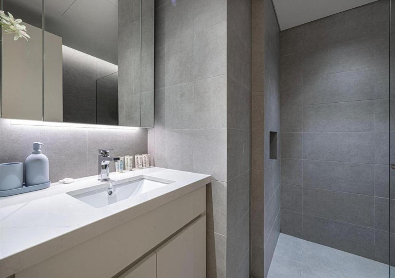 Waterfront 1BR - Canal View - Fully Furnished - 3