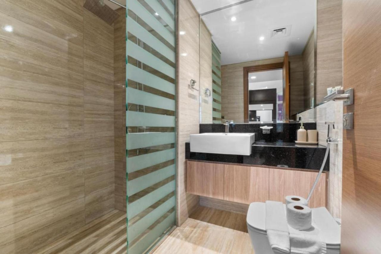 Loft-Style Studio - Canal View - Fully Furnished - Near Dubai Mall - Burj Khalifa - 3