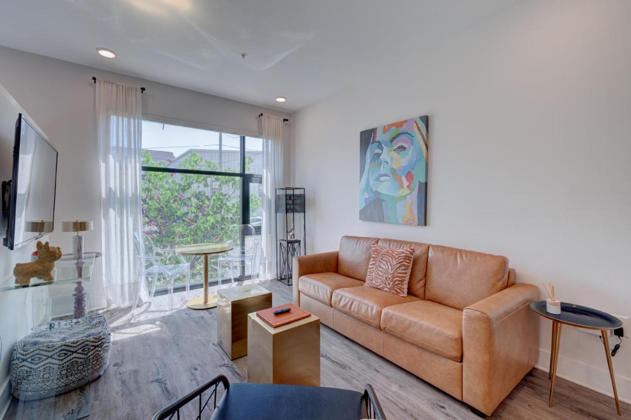 Image: The Hive 101 King Suite Pet Friendly