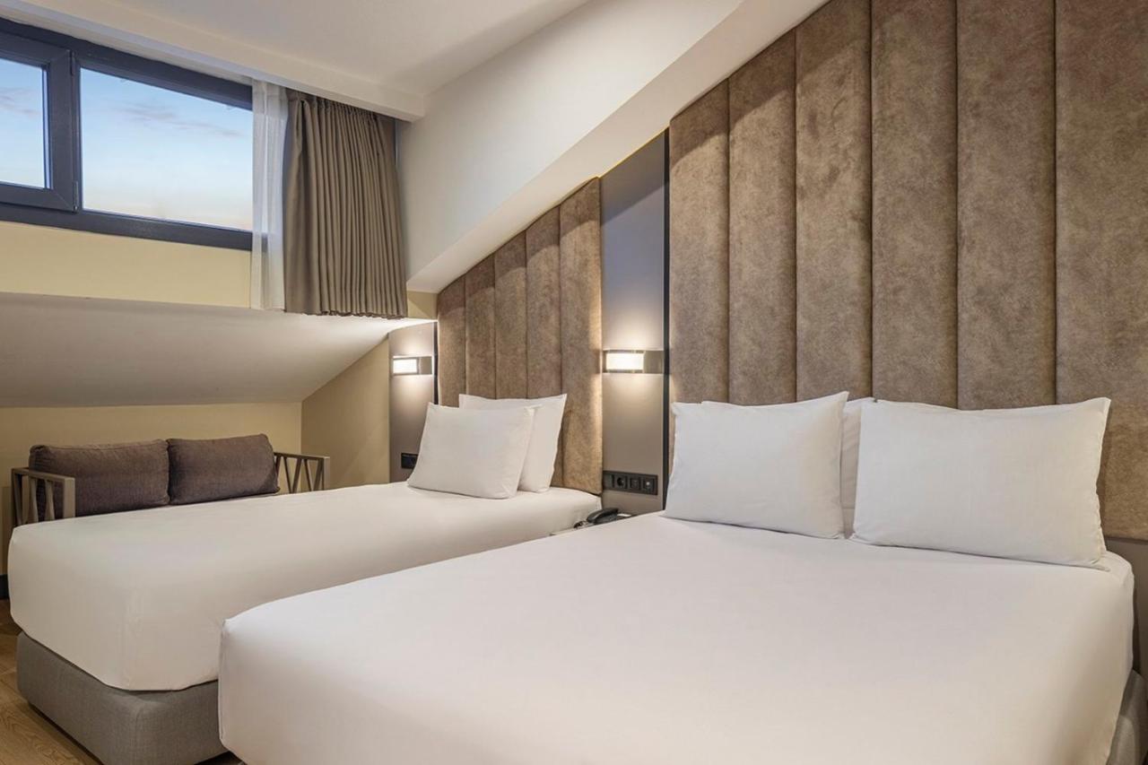 Premium Room with One Queen and One Single Bed