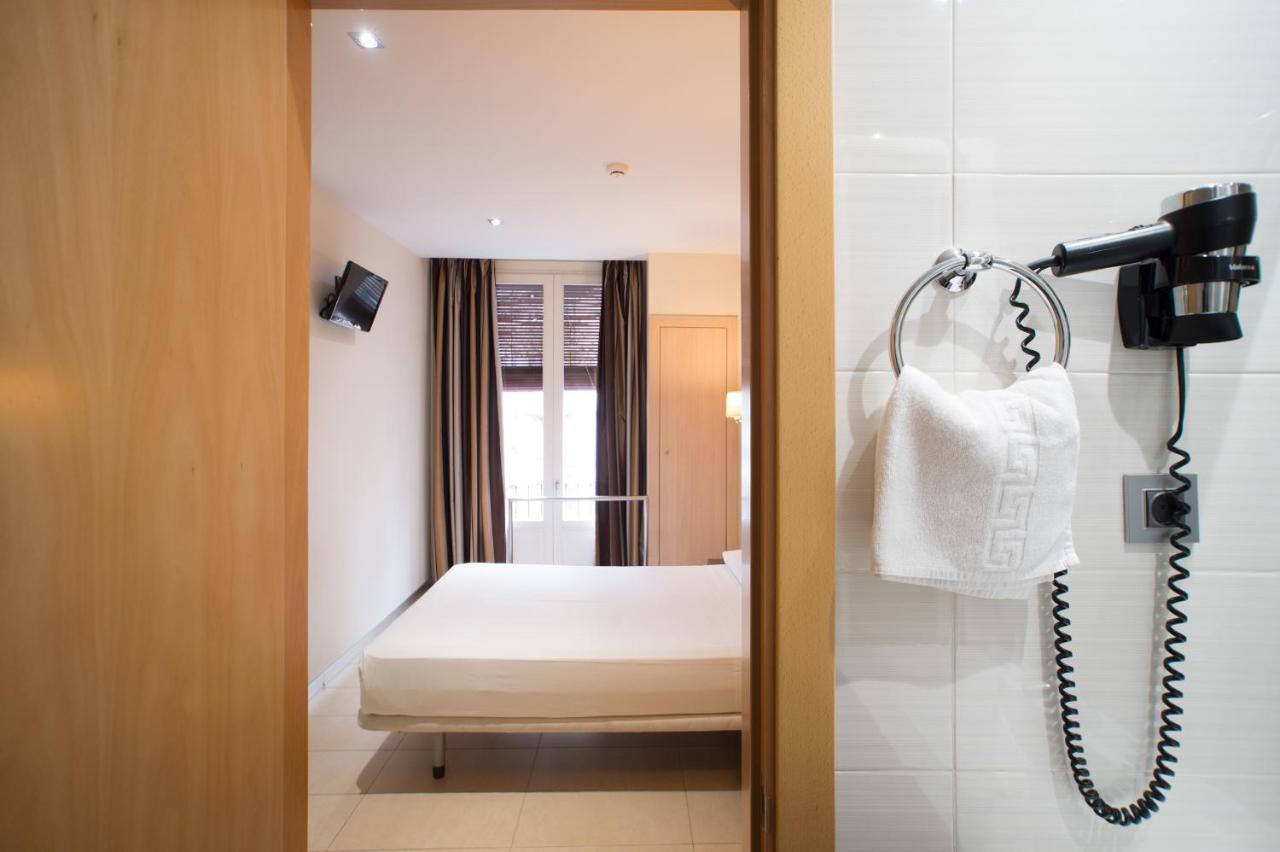 Hostal Las Flores Ramblas - 3