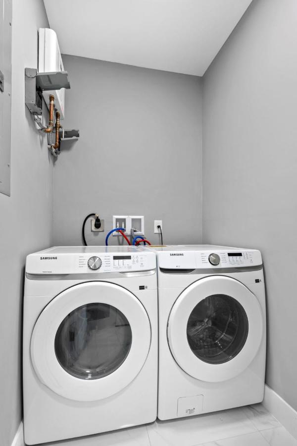 Spacious 4-BR House W Free Parking - 3