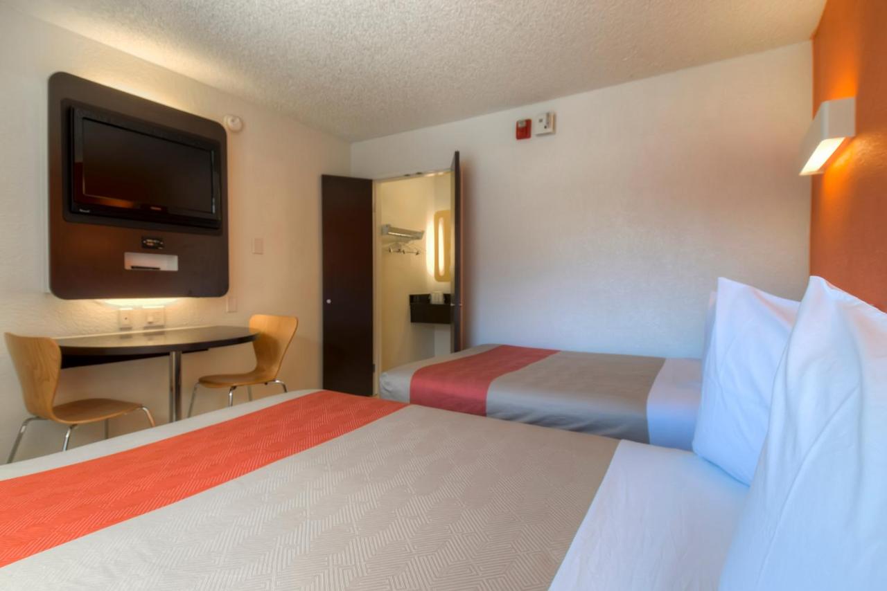 Town House Motel — photo 2