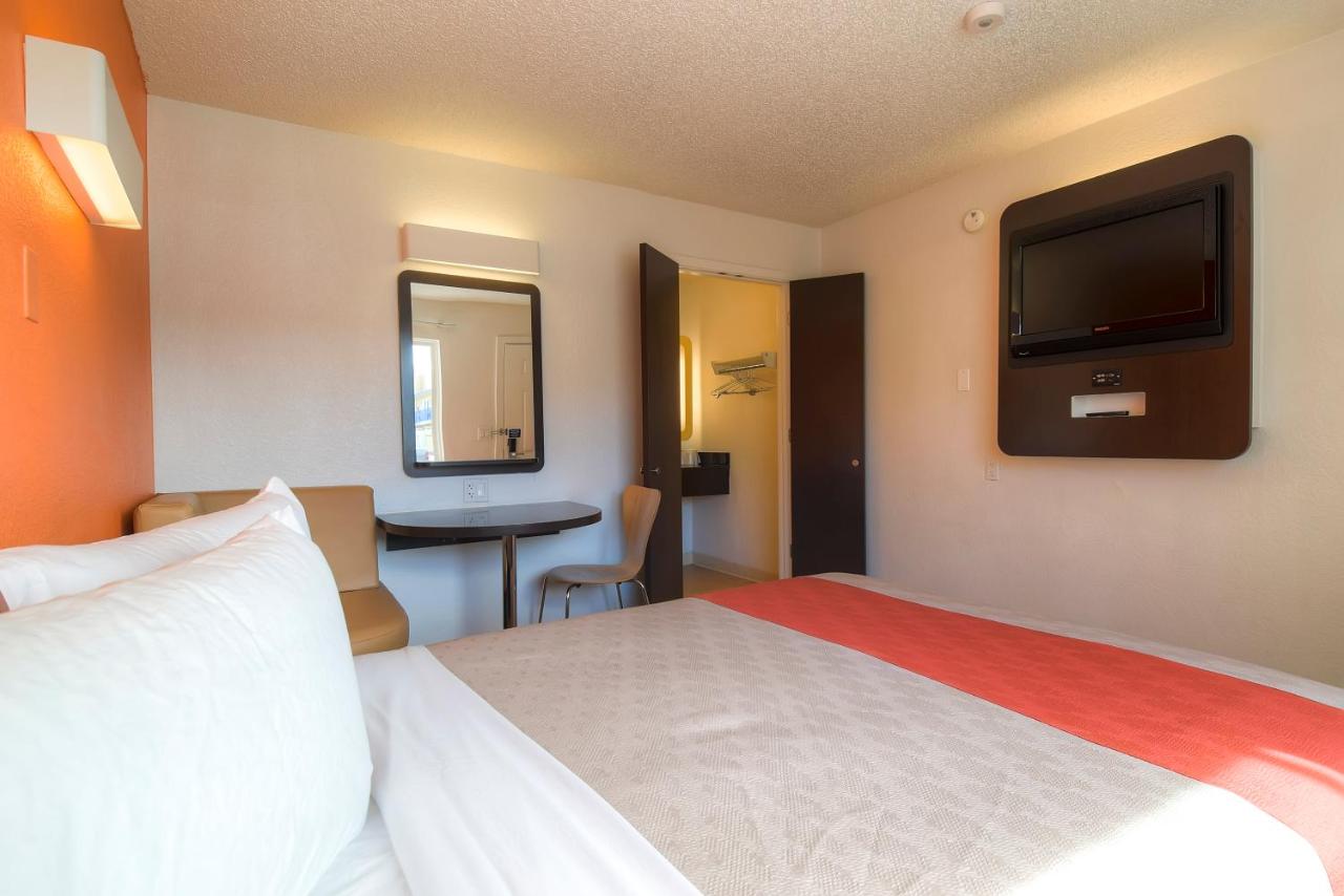 Town House Motel — photo 15